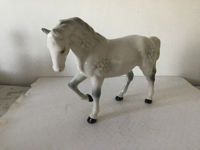 Beswick Stocky Jogging Mare Grey (Gloss) No. 855 (H 15 cms) Ex Condition