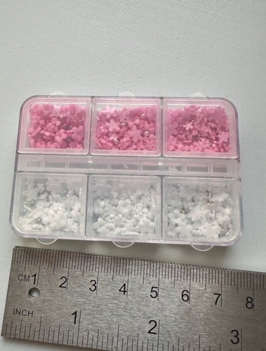 pink & white 3D flower nail charms set with pearls and resin pieces - Picture 7 of 7