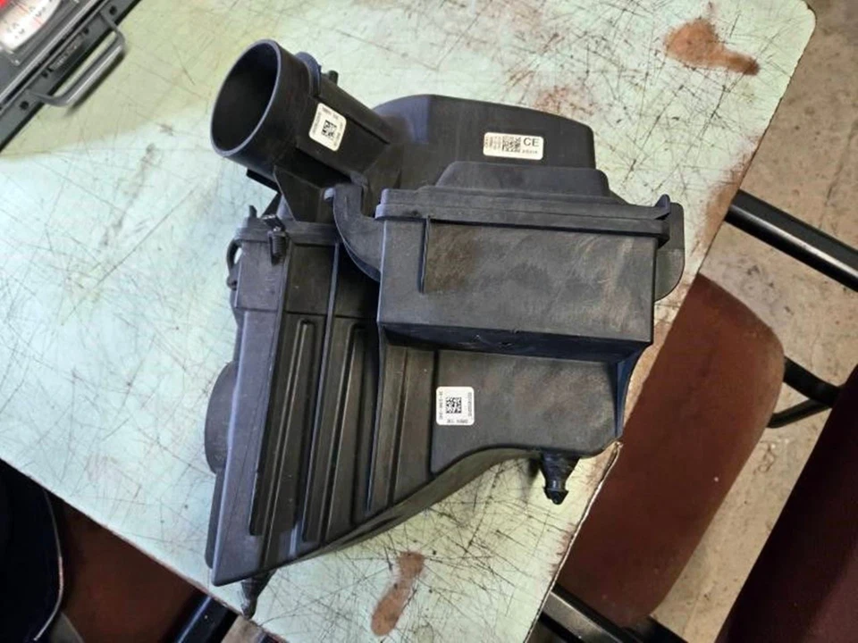 2015 Ford Transit 150 250 350 3.7L Air Cleaner Box OEM Foto 3 de 4