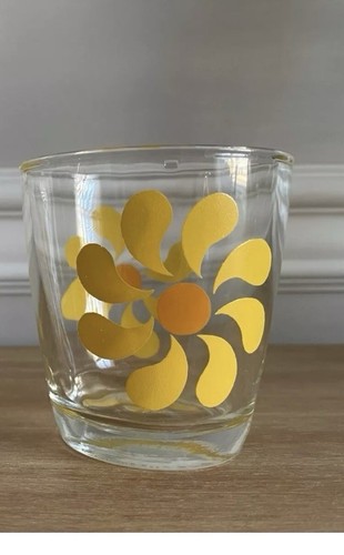 Vintage Sour Cream Glass Yellow/Orange Daisy Pinwheel Flowers 1/2 Pint Size