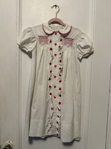Vintage White Peter Pan Collar Smocked A-Line Dress W/ Flowers Doily Sz 4-5 - Picture 5 of 10