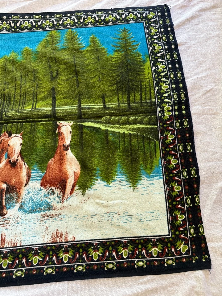 TAPIZ VINTAGE Caballos en Río 50"X33" con Border MONTAÑAS Árboles Yellowstone Foto 4 de 4