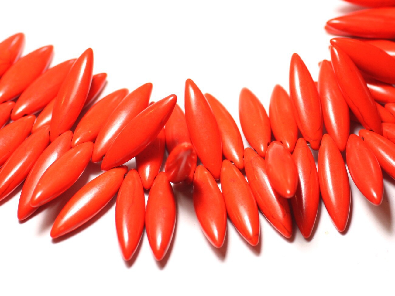 Perles turquoise synthèse marquises orange 28mm pour réparer et créer des bijoux