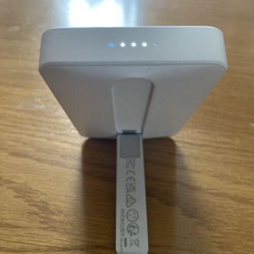 ESR Halo Lock 6000 mAh Wireless MagSafe Ladegerät. - Bild 4 von 7