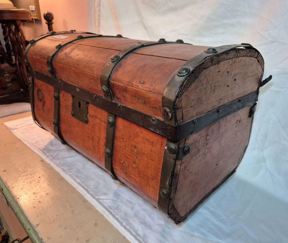 Antique Early Ohio Primitive Hand Crafted Wooden Stage Coach Trunk - Image 2 of 4