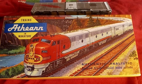 Western Pacific Red Feather Boxcar 40' Athearn 210 R4A Yellow Box 19532 Cushion - Picture 6 of 6
