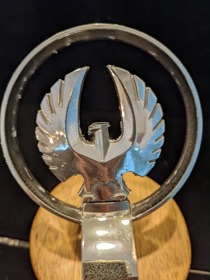 Chrysler Imperial Hood Ornamento 1962 1963 - Fábrica O.E.M - Gran forma - Nuevo de Lote Antiguo Foto 2 de 4