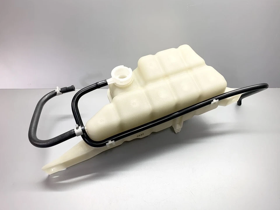 Nissan Original R35 GT-R 2007- Conjunto de tanque de depósito no Nismo Vspec OEM Foto 4 de 4