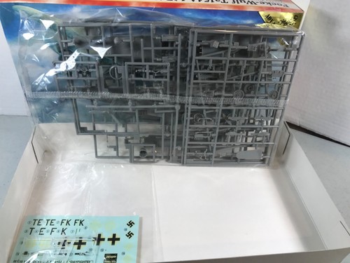 1999 Hasegawa 00030 Focke-Wulf Ta154A-1 'Day Fighter' 1/72 sealed interior pack - Picture 7 of 7