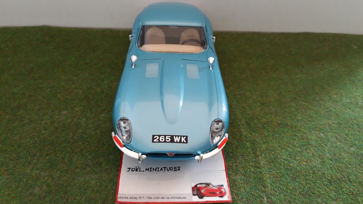 JAGUAR TYPE E Coupé 1961 bleu clair métal 1/18 BURAGO voiture