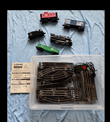 Vintage Lionel Freight Flyer O-Gauge Train Set 8902