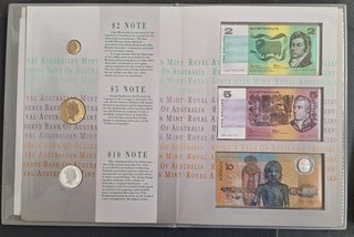 1988 Australia Bicentenial Coin & Banknote Collection in Presentation Folder