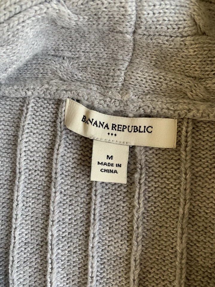 Cárdigan para mujer Banana Republic gris medio tejido con cable Angora Cápsula Academia Foto 4 de 4