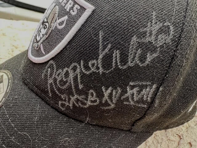 GORRA DE BÉISBOL FIRMADA POR REGGIE KINLAW DE LOS OAKLAND RAIDERS***SUPERBOWL XV Y XVIII***NUEVA Foto 2 de 2