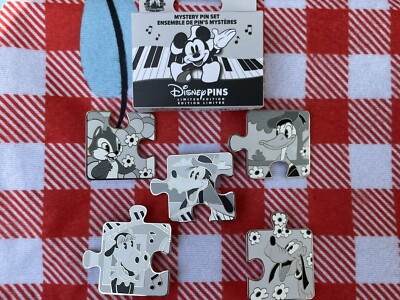 2023 Disney Character Connection Puzzle Pin Set Of 5. Donald,Goofy,Pluto, chip