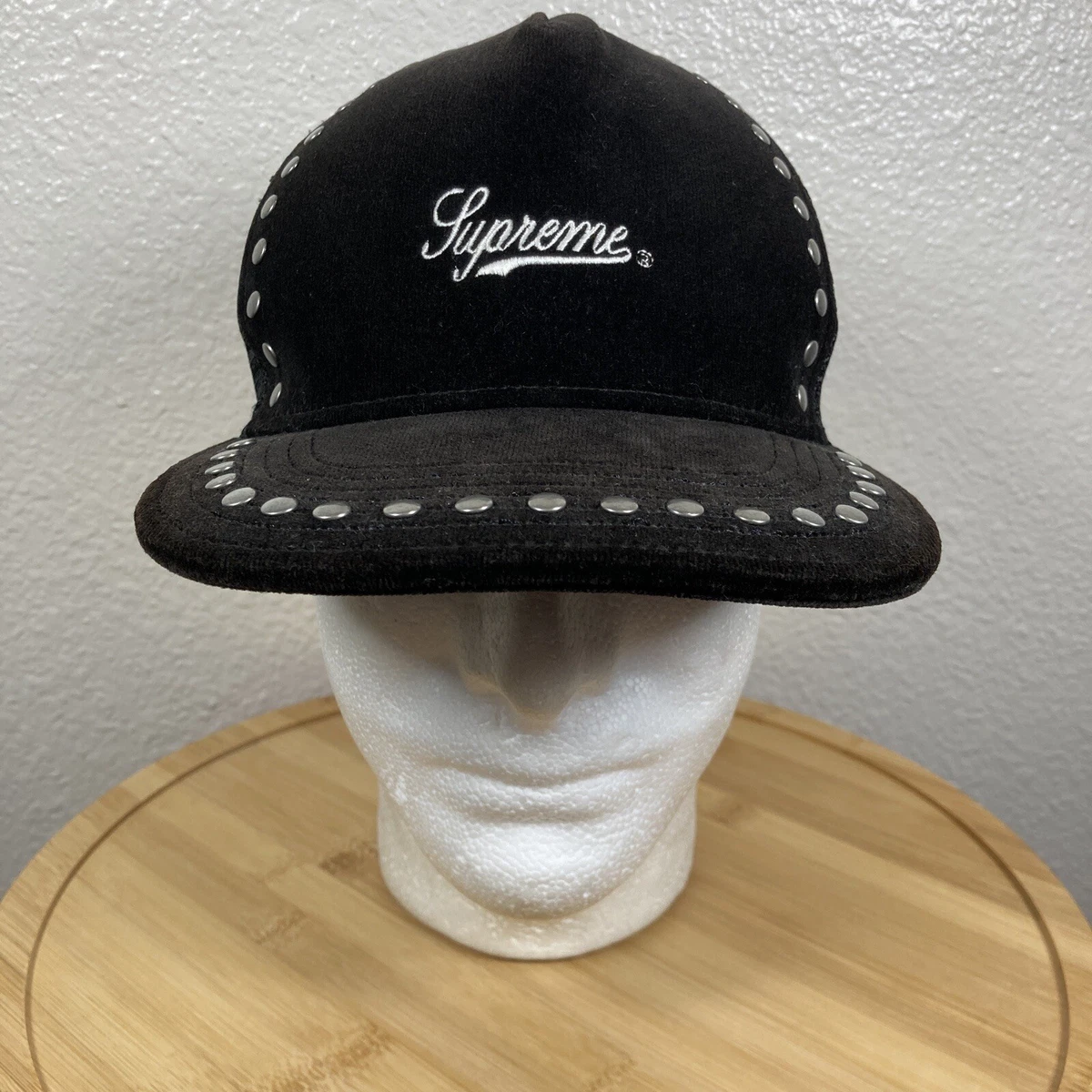 Supreme top velvet hat