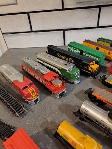 Vtg Lot Untested HO Scale Train Locomotives/Train Cars Lot - Picture 2 of 24
