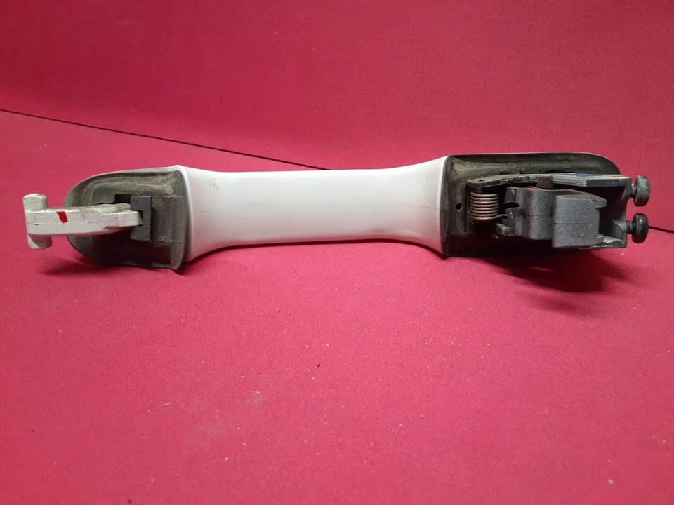 1998 1999 Volvo S70 V70 OUTER RIGHT REAR PASSENGER Door Handle - 189 Polar White - Image 3 of 4