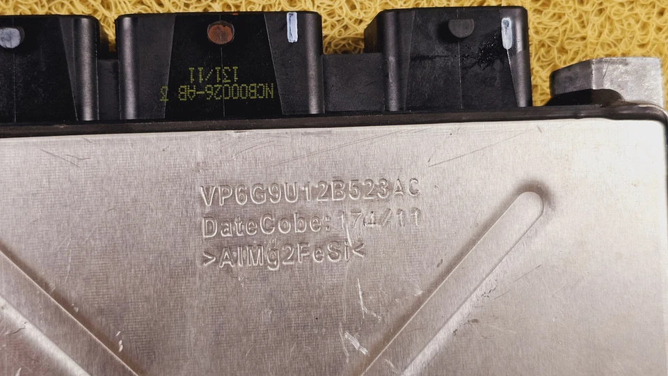 2009 Volvo S40 V50 C30 2.0 Engine Computer Control Module ECU TCM OEM 31269030 - Image 4 of 4