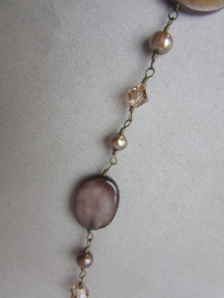 Dyed Tan Freshwater pearl, carved shell linked long chain necklace - 32" length - Image 4 of 4