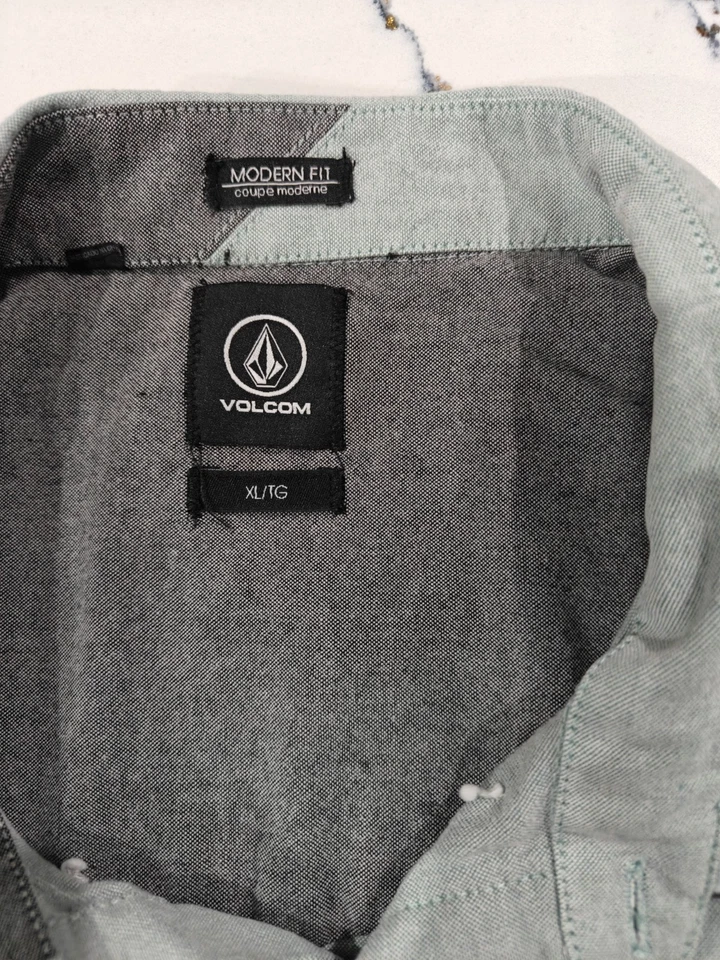 Camisa Volcom Para Hombre Talla XL Manga Corta Abotonada Calce Clásico Doble Bolsillo Informal Foto 4 de 4