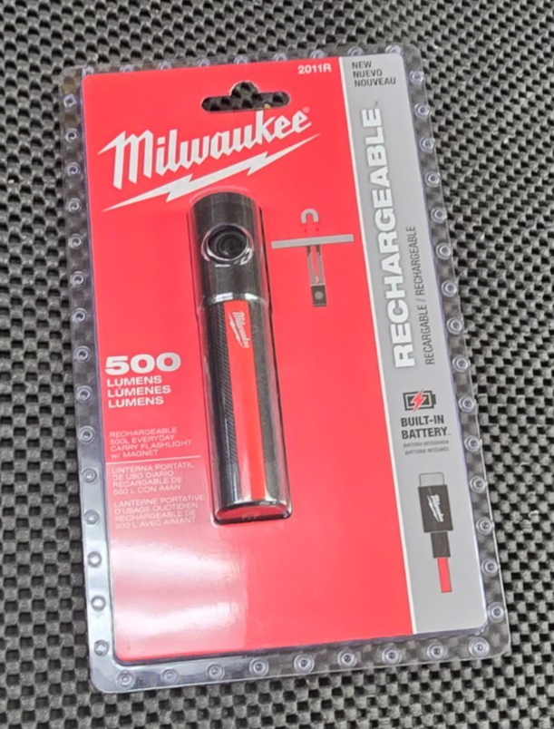 milwaukee 2011r flashlight 500L Rechargeable Everyday Carry free with the magnetic base and reversible clip for easy attachment to the brim of your hat Milwaukee 2011R Rechargeable 500 Lumens