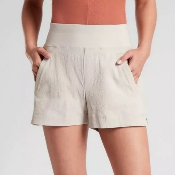 Athleta Trekkie North Short Size 6 birch grey #530626