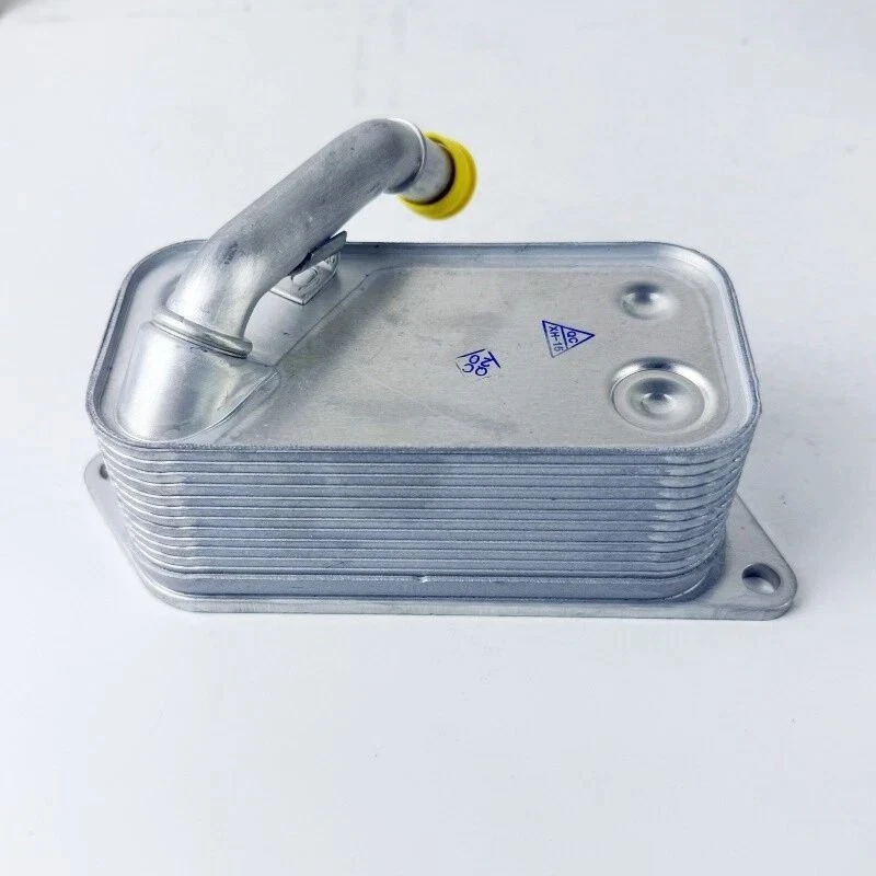 New Engine Oil Cooler for BMW Series: 1 2 3 5 6 7 X1 X3 X5 X6 Z4 11427525333 Foto 2 de 4