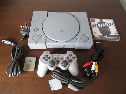 SONY PLAYSTATION 1 CHIPPED - GREY - WITH GAMES AND ACCESSORIES