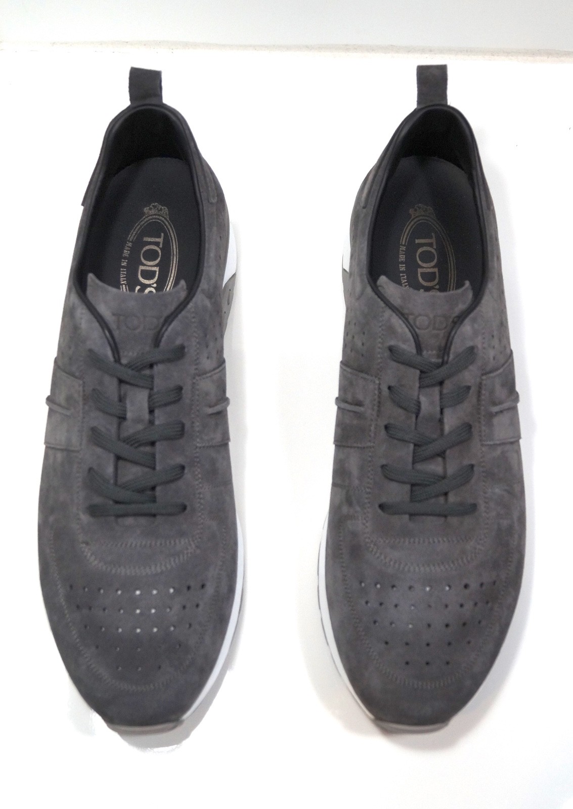 tuta converse nera e rossa