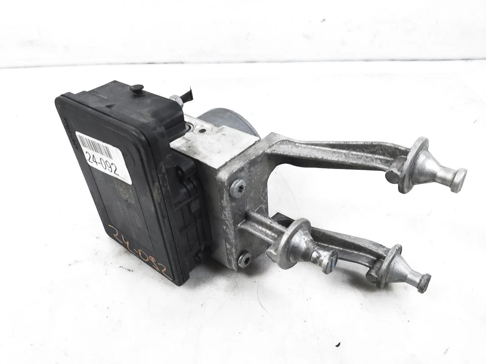 2015-2020 Chrysler 300 Vsa Abs Pump Modulator Accumulator 68500121Ab *W/O Acc - Image 2 of 4