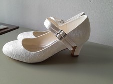 Women's Size 6 Ivory Low Heel Full Toe Bridal Shoes