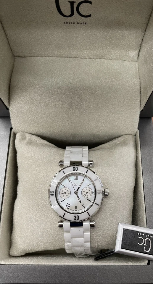 RELOJ SUIZO DE CERÁMICA perla CHIC WHITE Guess Collection para mujer i35003L1S Foto 4 de 4