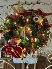 Frontgate ? Christmas Snowman 18” Cordless Lighted Wreath - Batteries Included