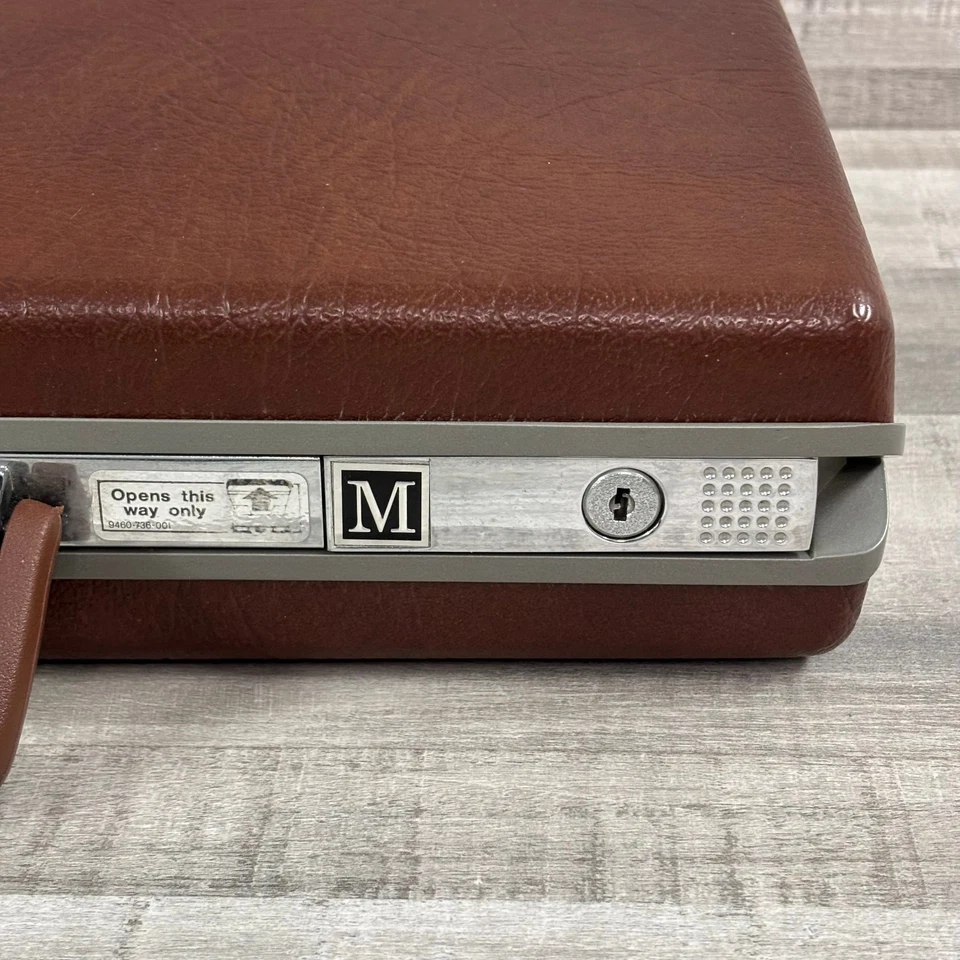 Maletín de colección Samsonite Survivor Classic IV marrón rígido adjunto con llave Foto 3 de 4