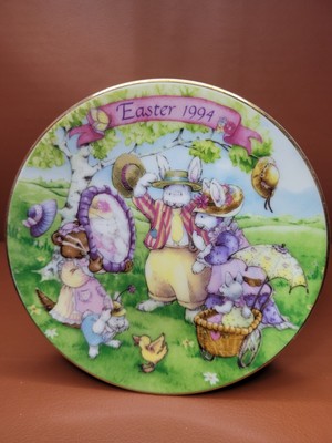 Avon 1994 Easter Plate  All Dressed Up  Finest Porcelain Trimmed w/22K gold