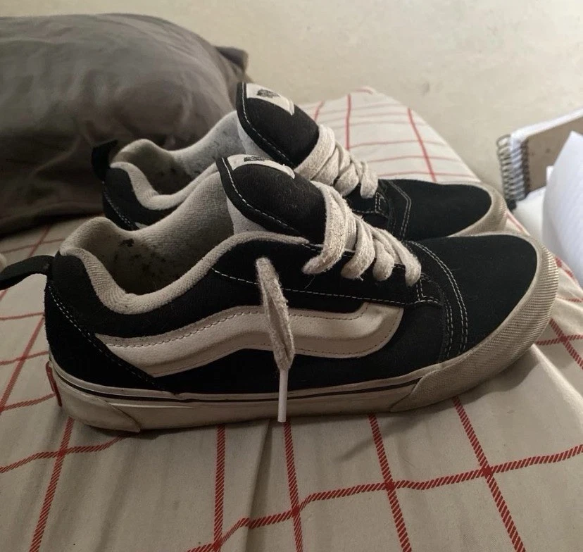 Zapatos Vans Knu Skool - Negro/Blanco - Talla 6.5Y / Mujer’s 8 – Nuevos con Caja Foto 4 de 4