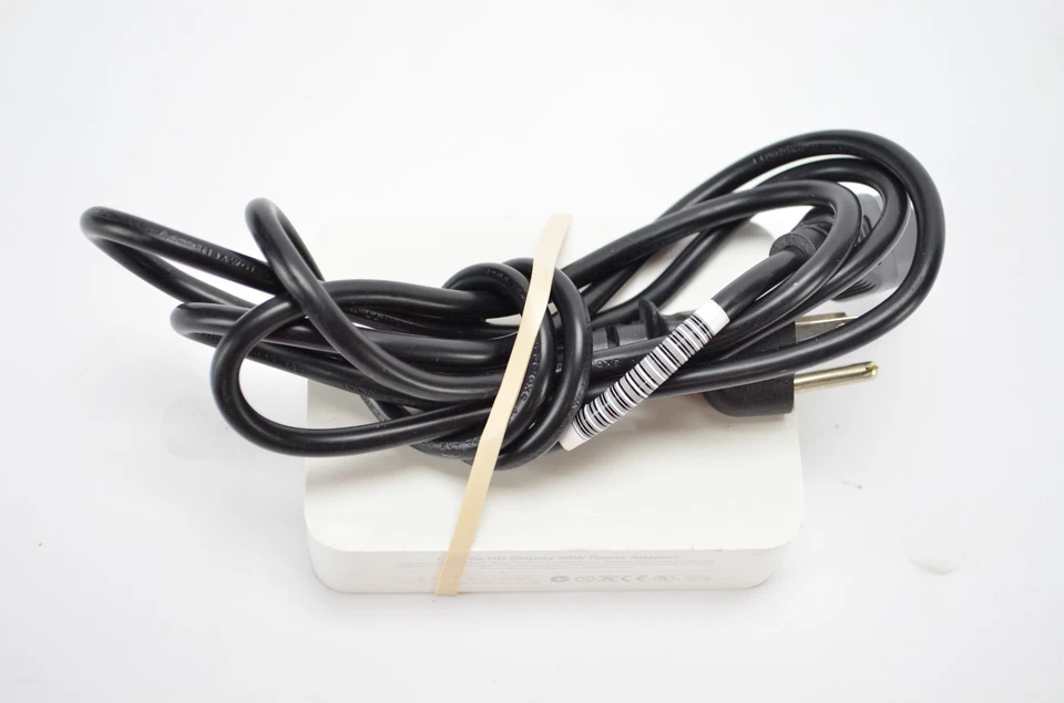 Grade A Apple A1081 20" Cinema LCD Display Monitor 1680x1050 DVI - Image 4 of 4