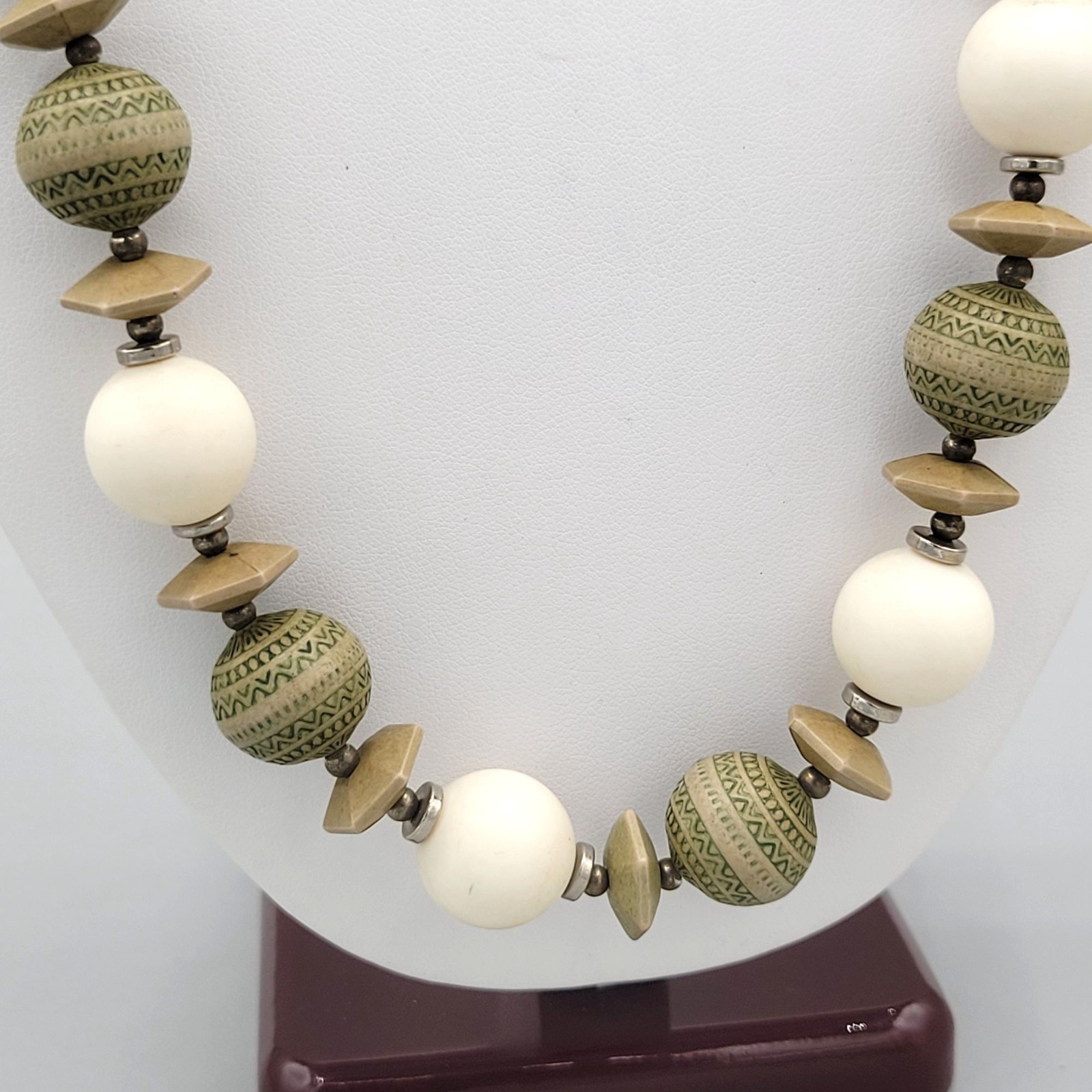 Cream and Patterned Green Beaded Statement Neckla… - image 5