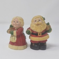 Vintage Hallmark Christmas Santa & Mrs Claus Salt & Pepper Shakers