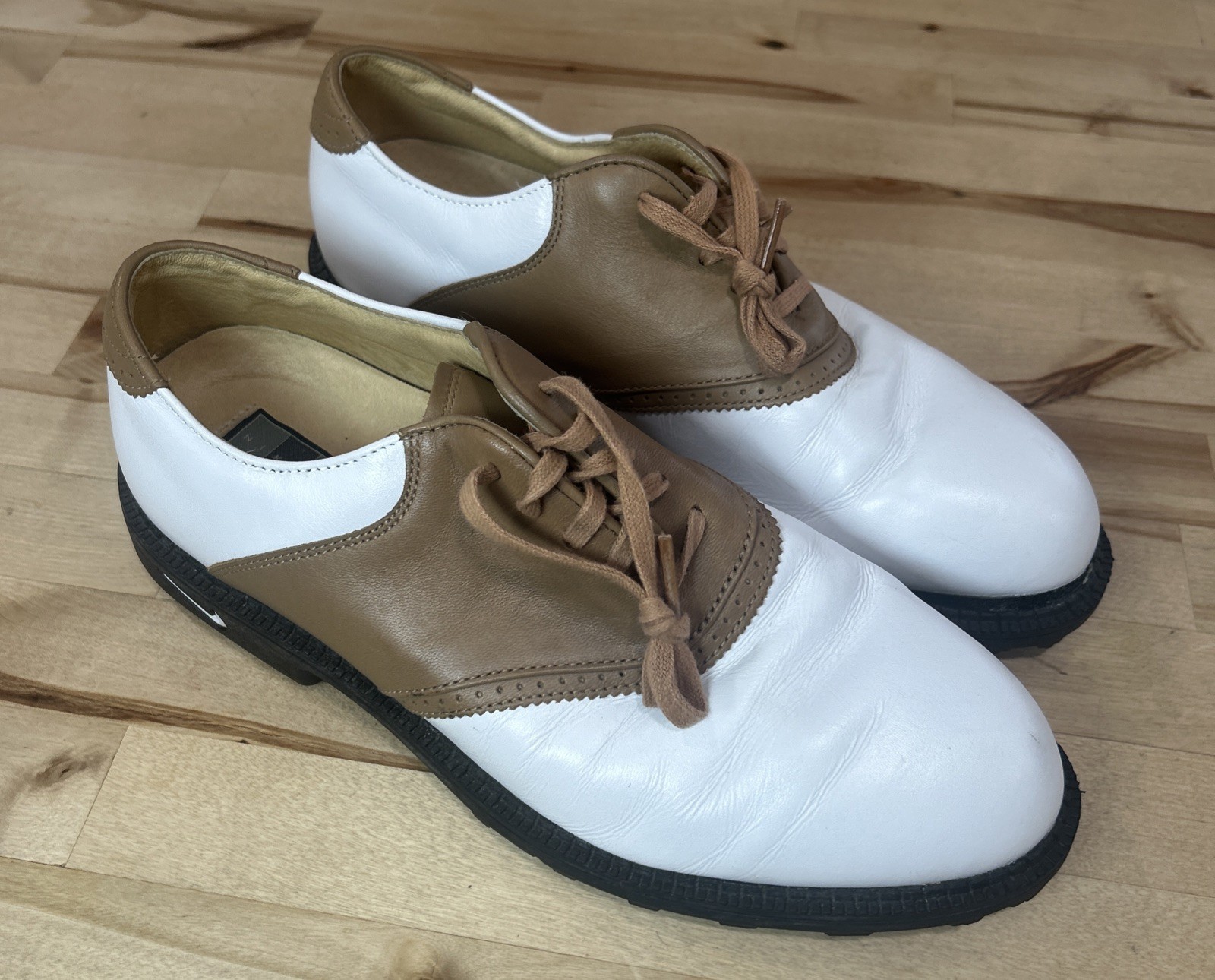 Vintage Nike Women’s Golf Shoes Bella Last Size 8 White Tan Great Condition  thumbnail 4