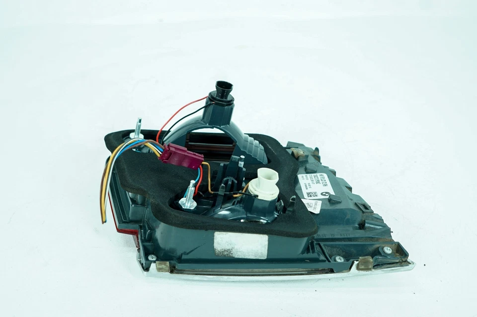 09-15 宝马 750i xDrive 原始设备制造商右后乘客内尾灯 LED 7300272 5112 — 第 2/4 张图片