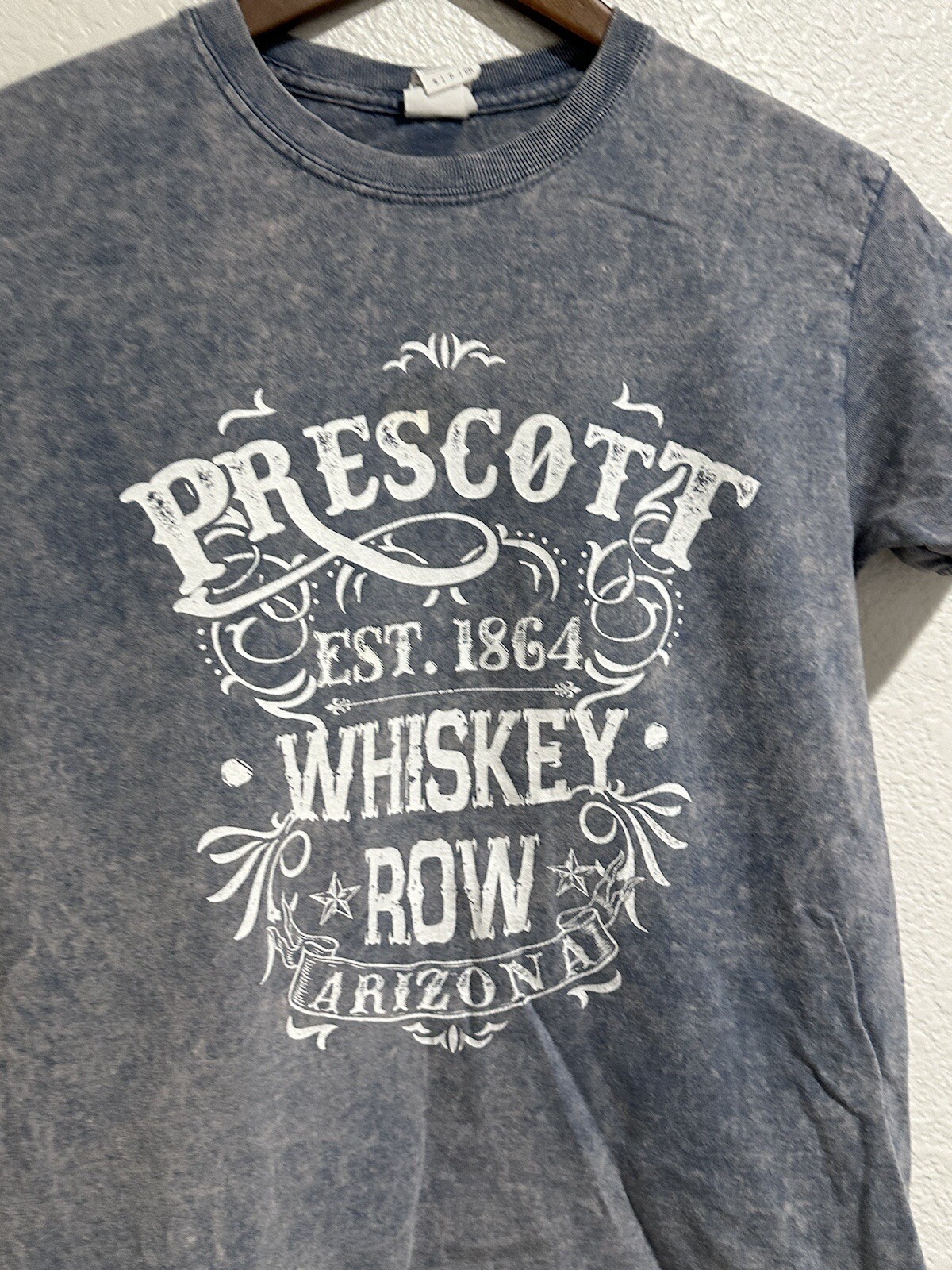 Maglietta blu con grafica Prescott Arizona whisky fila taglia small blu da donna
