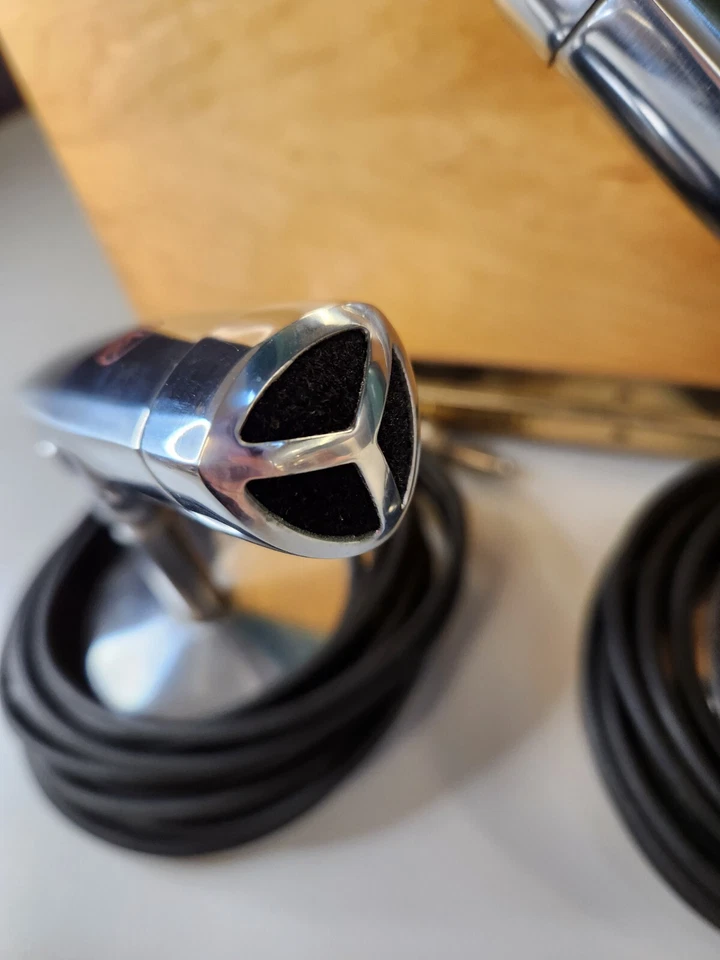 2 micrófonos Knight Electro-Voice 926 de cristal y soportes 423A con caja de madera probados Foto 3 de 4