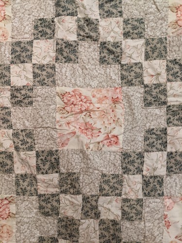 Vtg 76" x 80" PINK GREEN WHITE Pieced Cutter Quilt ROSE FLORAL twin/full quilted - Picture 3 of 12