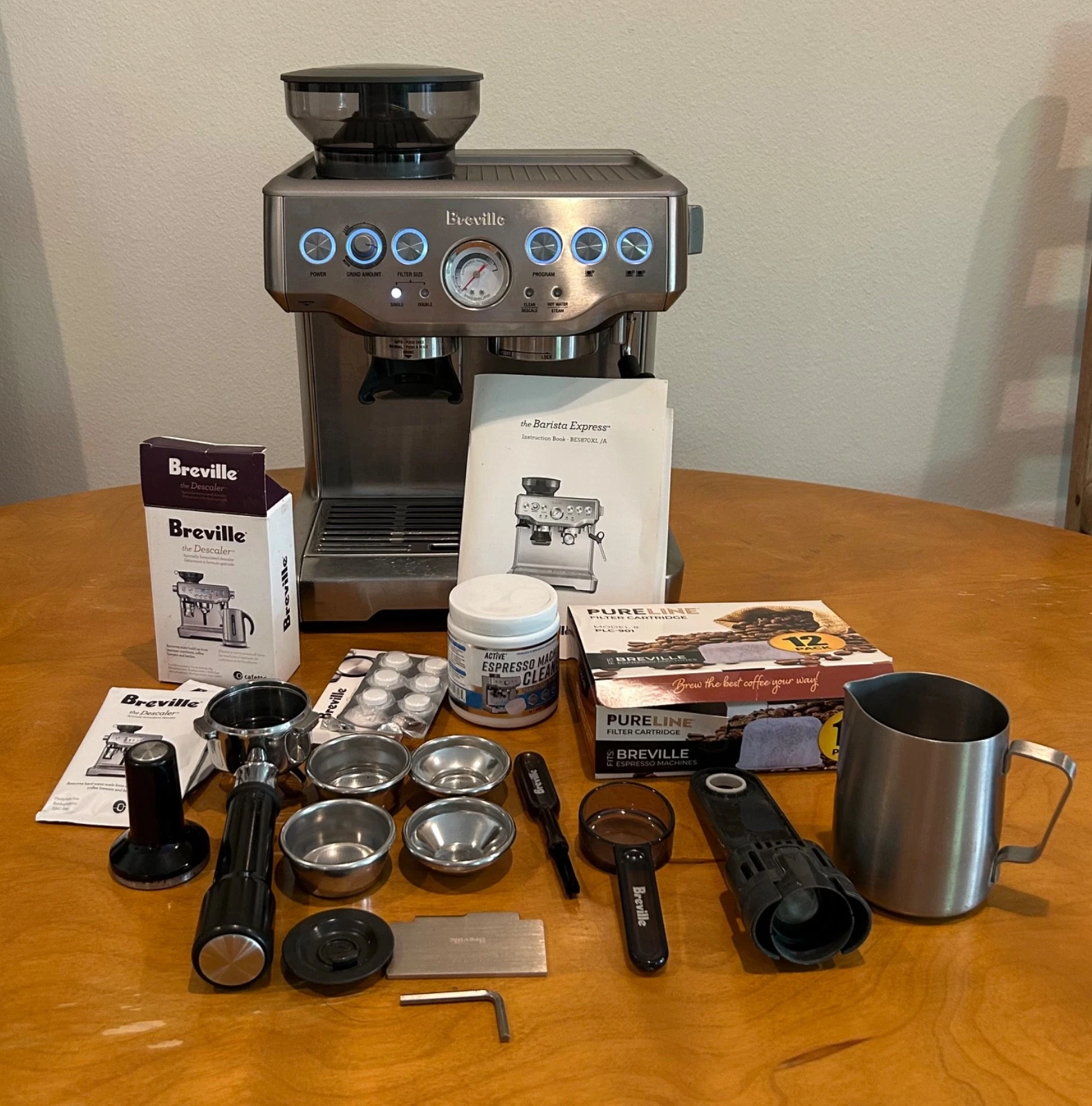Breville Barista Express BES870XL Espresso Machine w/ Grinder + Accessories
Opens in a new window or