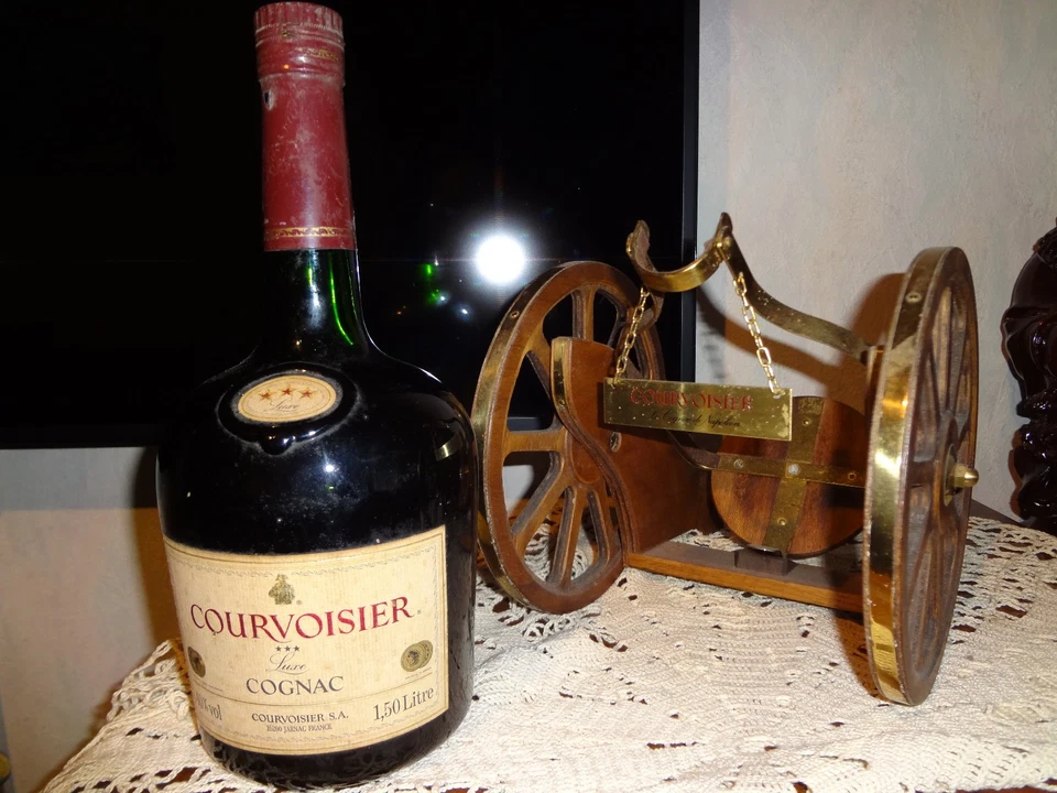 Bouteille COGNAC COURVOISIER 150 cl - Photo 1/1