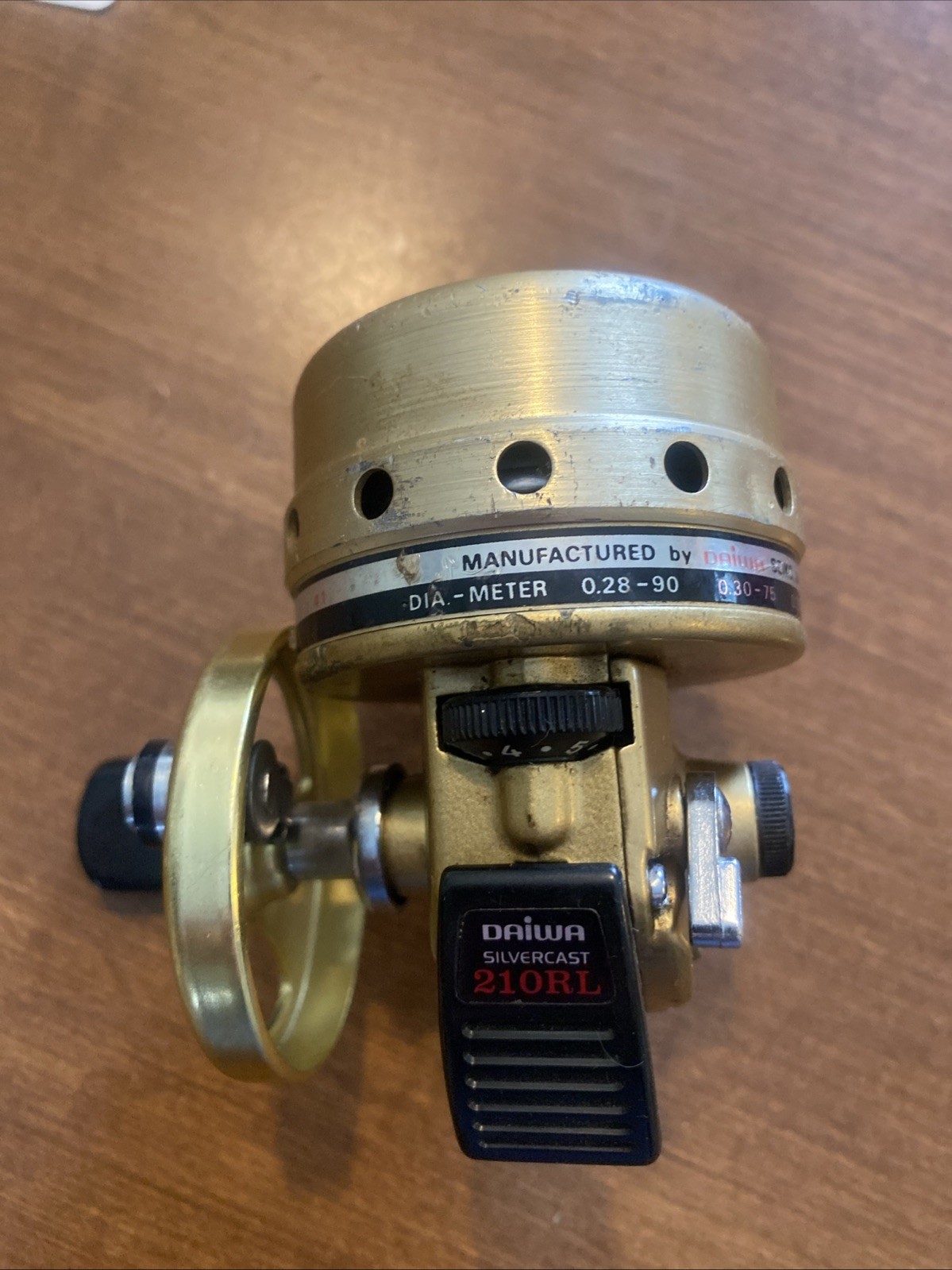 Vintage Daiwa Gold cast With Thumbing Dial Reel