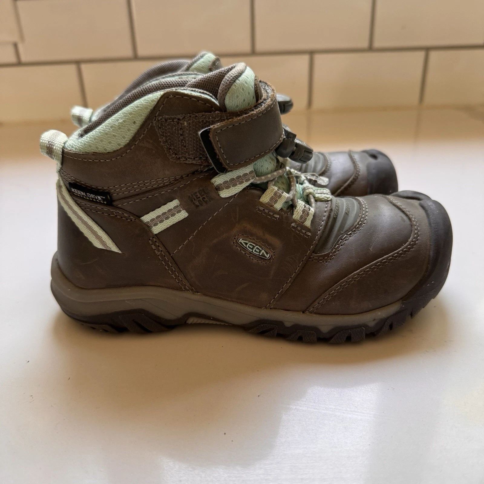 Keen Footwear Children Size 13 Grey Ridge Flex Mid WP Youth Hiking Outdoors