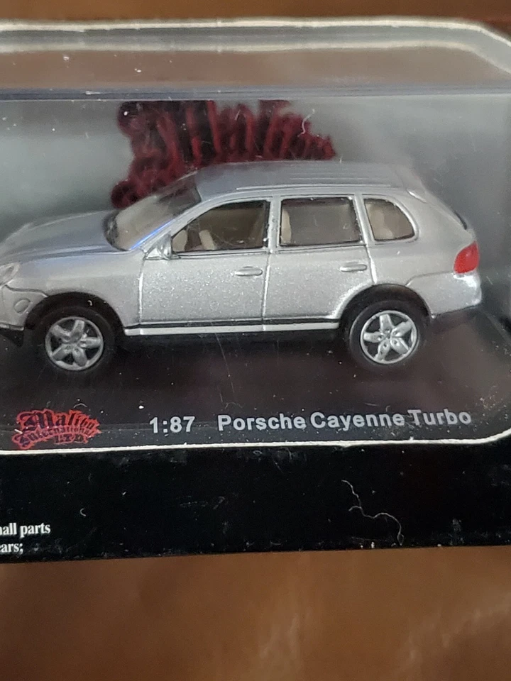 Malibu Intl. High Speed Porsche Cayenne Turbo Silver Diecast Car - Image 3 of 4